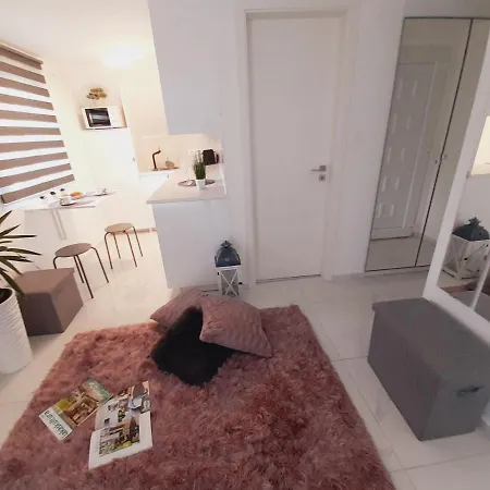 Apartment Adrien Studio Medencehasznalattal *