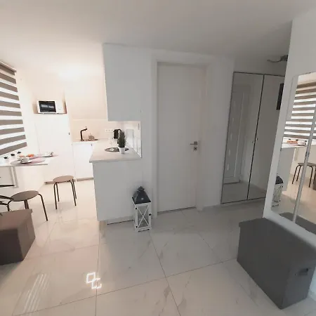Adrien Studio Medencehasznalattal