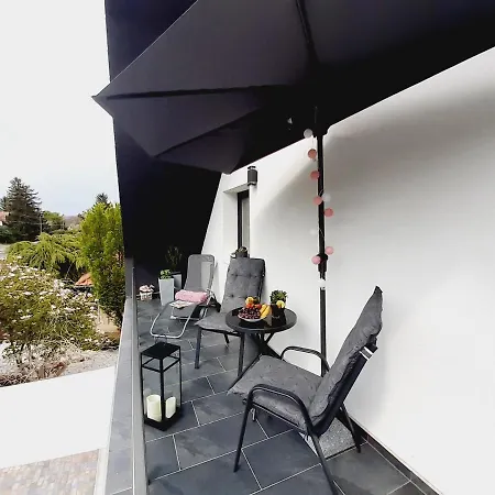 Διαμέρισμα Adrien Studio Medencehasznalattal